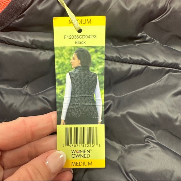 NWT BLACK VEST - Picture 2 of 7